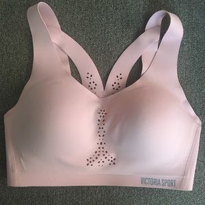NWOT Victoria’s Secret sports bra